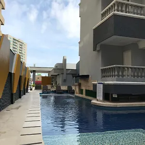 American Golf Hotel